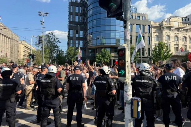FIJASKO FOTELJAŠA! Evo koliko je stvarno blokadera na ulicama, pokušali da blokiraju BEOGRAD - SNIMCI NE LAŽU! (VIDEO)