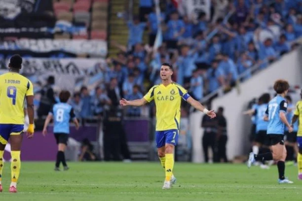 SA KIM ON PRIČA!? Ronaldo razgovarao sa DUHOVIMA na terenu! Navijači u šoku!