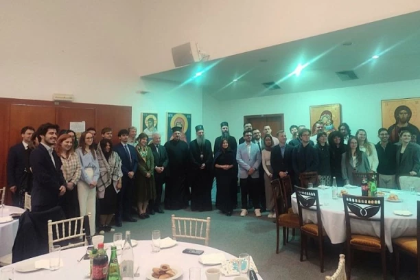 PATRIJARH PORFIRIJE UGOSTIO STUDENTE: Iskren razgovor o miru, veri i zajedništvu