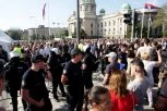 SRBIJA ĆE POBEDITI I OVO ZLO! Studenti koji žele da uče i građani obeležili 1. maj ispred Skupštine Srbije! (FOTO/VIDEO)