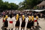 SVOJOM LEPOTOM PRIVUKLA LJUDE IZ SVIH KRAJEVA! Vrnjačku Banju posetilo preko 50.000 ljudi, a tek je prvi dan praznika!