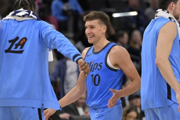 PREPOZNATLJIVO RASPOLOŽENJE! Evo šta je radio Bogdan Bogdanović pre duela s Denverom (VIDEO)