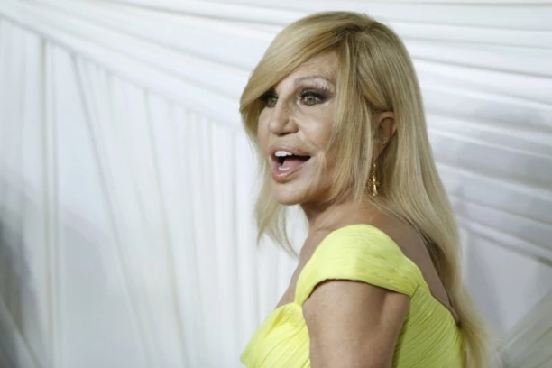 UBILI SU JOJ BRATA, U JEKU SLAVE NIJE SE SKIDALA S NARKOTIKA, A NA NJENE SLIKE PRE OPERACIJA SVI POBELE OD ŠOKA! Jedna od najbogatijih žena sveta danas puni 70 godina! (FOTO)