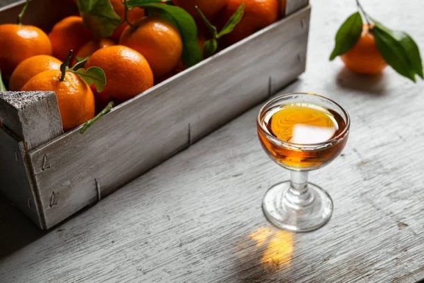 NAPAVITE LIKER OD MANDARINE PO RECEPTU MONAHA SA SVETE GORE: Blagi napitak očaravajućeg ukusa za posebne prilike