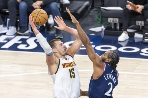 JOKIĆ SAM PROTIV SVIH: Denver u AGONIJI čim Srbin sedne na klupu!