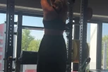 OVAKVU ZADNJICU DO SADA NISTE VIDELI: Maja Berović u NIKAD IZAZOVNIJEM IZDANJU ispozirala u teretani, mami uzdahe! (FOTO)