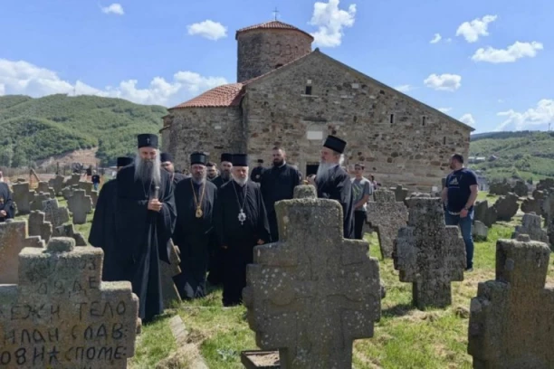 VELIKIM SABRANEM OBELEŽENO 850 GODINA OD ROĐENjA SVETOG SAVE: Patrijarh poslao važnu poruku iz rodnog mesta Rastka Nemanjića (VIDEO)