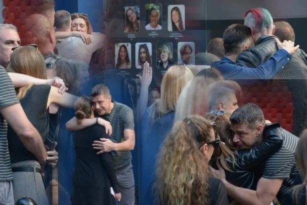 JECAJI U TIŠINI! Roditelji nastradale dece u tišini polažu cveće ispred Ribnikara! SVE JE STALO U ULICI KRALJA MILUTINA KAO I TOG JUTRA! (VIDEO)