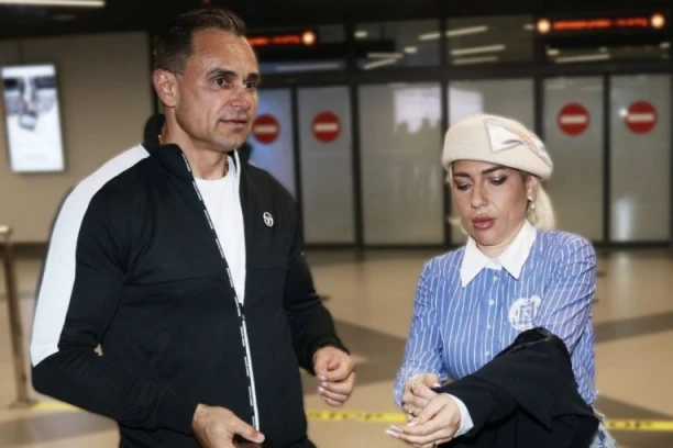 JOVANA JEREMIĆ UHVAĆENA S DRUGIM POSLE RASKIDA: Na ulici doživela veliki PEH!