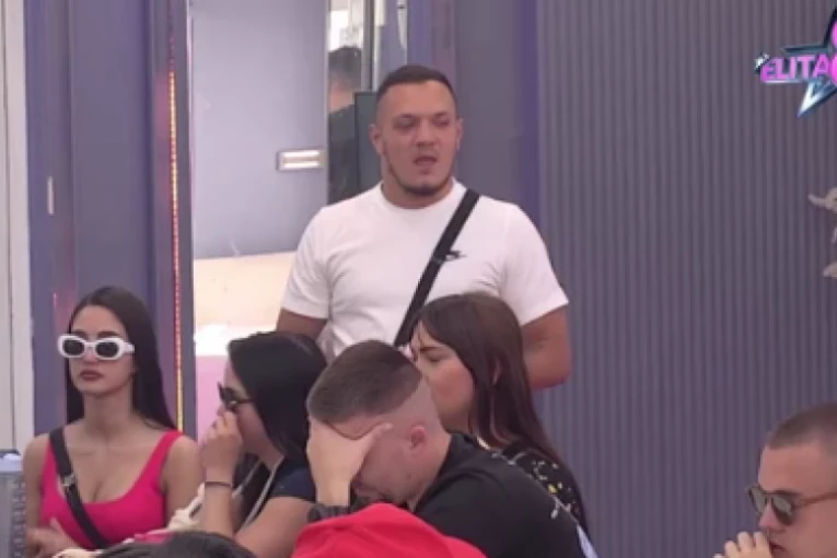 GASTOZ BRUTALNO IZVREĐAO SANJU: Bez dlake na jeziku joj SASUO SVE U LICE - ona ZANEMELA! (FOTO)