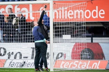 GOL ZA PATULJKE? Bivši as Crvene zvezde morao da sačeka start meča - ovo se RETKO VIĐA!