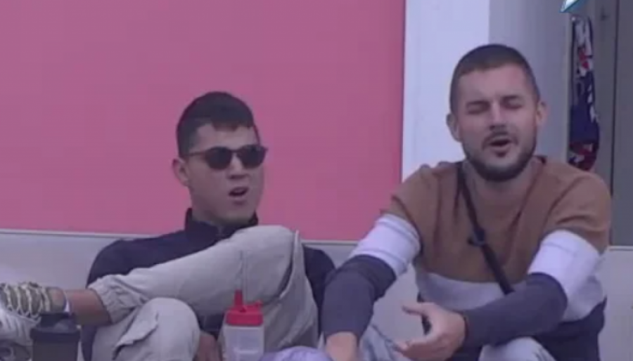 Gruja i Peja pevaju