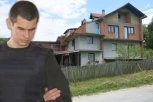 MESTO KOJE ĆE ZAUVEK PODSEĆATI NA TRAGEDIJU! Ovako izgleda kuća Uroša Blažića dve godine nakon masakra! SAMO OVAJ ČOVEK ŽIVI U NJOJ! (FOTO)