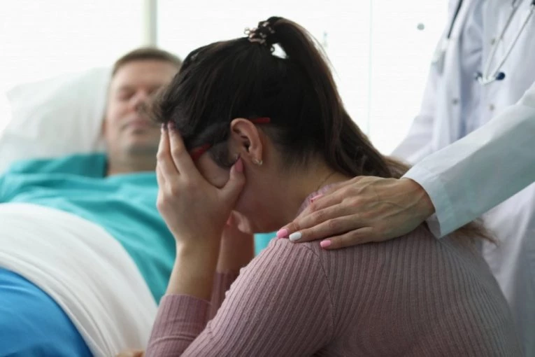 MUŽ MI JE BIO ZDRAV KAO DREN: Požalio se na bol u uhu i legao - nekoliko dana kasnije su me zvali iz bolnice, nije mu bilo spasa!