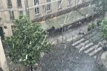 JAK GRAD TUKAO PARIZ DUŽE OD 15 MINUTA: Francuska prestonica na udaru žestoke oluje, nastao opšti kolaps (VIDEO)