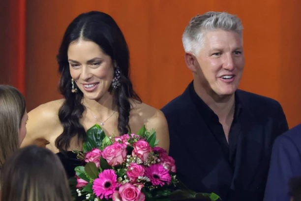 ANA ZAPALILA INSTAGRAM USRED GLASINA O RAZVODU! Fanovi u delirijumu - evo gde je i šta radi! (FOTO)