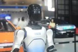 POČELO JE, NAŠI NAJMRAČNIJI STRAHOVI POSTAJU STVARNOST: Humanoidni robot napao dva čoveka (VIDEO)