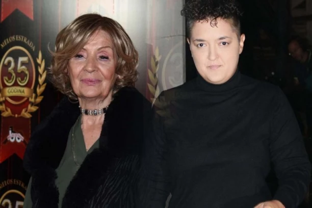 NE PRAŠTA PROZIVKE! Lepa Lukić brutalno odgovorila Mariji Šerifović: "SVAKO NEKA GLEDA SVOJ POSAO"!