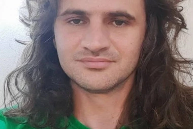 NJEGOVA ŽIVOTNA PRIČA RASPLAKALA JE ČITAV REGION! Niko nije znao za tuge koje je preživeo autor jedog od najvećih hitova!