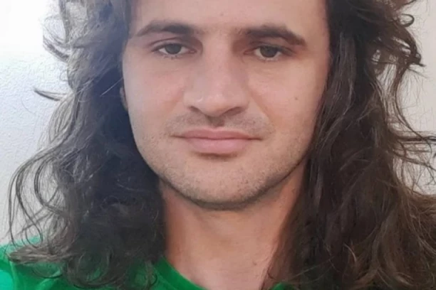 NJEGOVA ŽIVOTNA PRIČA RASPLAKALA JE ČITAV REGION! Niko nije znao za tuge koje je preživeo autor jedog od najvećih hitova!