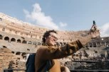 TEŠKO POVREĐEN TURISTA: Hteo da napravi selfi u Koloseumu, pa pao na metalni šiljak i VRIŠTAO SVE DOK NIJE IZGUBIO SVEST