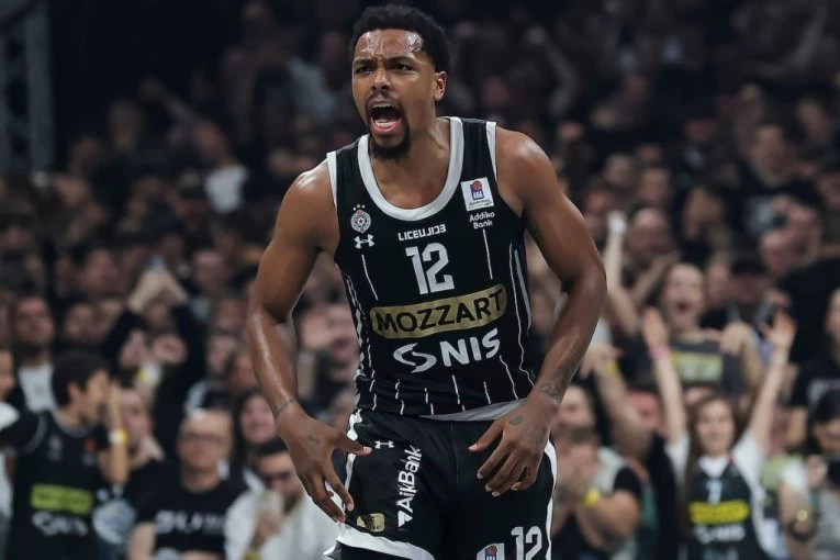 STERLING BRAUN JE VEĆ JEDNOM BIO NAPADNUT: Tada su NJEMU razbili flašu o glavu! (VIDEO)