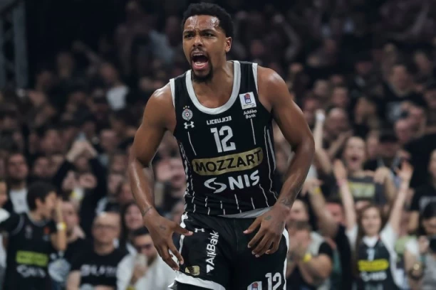 STERLING BRAUN JE VEĆ JEDNOM BIO NAPADNUT: Tada su NJEMU razbili flašu o glavu! (VIDEO)