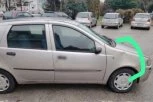 OVO JE UKRADENI AUTOMOBIL! Tetka izašla da kupi piće, a muškarac seo i odvezao sivog punta! (FOTO)