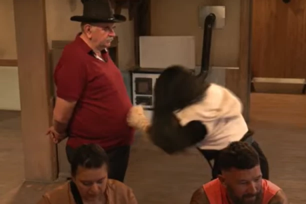 UČESNICA "FARME 8" NAPALA PROKU: Hitno kažnjena u programu uživo! (VIDEO)