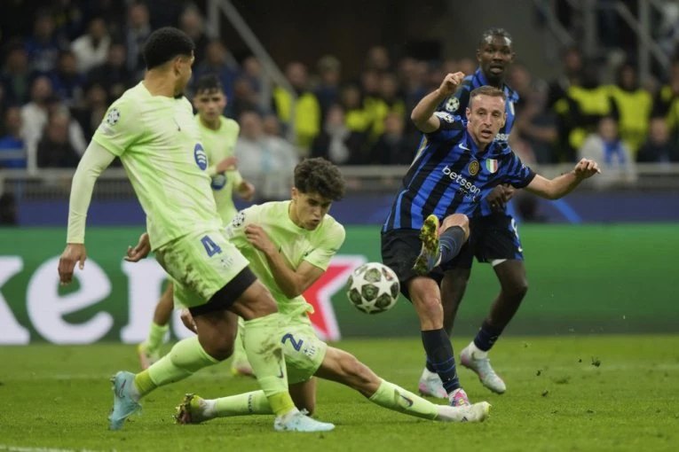 FRATEZIIII ZA 4:3! INTER PONOVO VODI: Barselona ima još desetak minuta nade