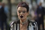 RUŠKA JAKIĆ U DEVETOJ DECENIJI STAJE NA LUDI KAMEN: Mladi muškarci su kao kivi - zeleni, puni vitamina i osvežavaju (VIDEO)