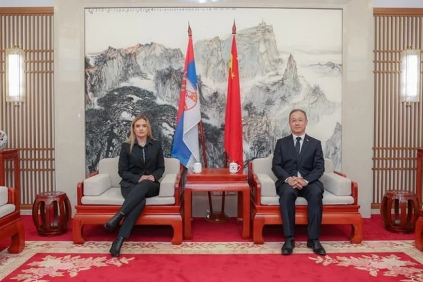 "KINA JEDINA NIJE GLASALA ZA UVOĐENJE SANKCIJA NAŠEM NARODU": Ministarka Stamenkovski na obeležavanju godišnjice NATO bombardovanja kineske ambasade