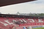 RUŽNO VREME, RADNI DAN, ALI NI TO NJIH NIJE OMELO: Ovi momci su ubedljivo najverniji navijači Zvezde! (VIDEO)