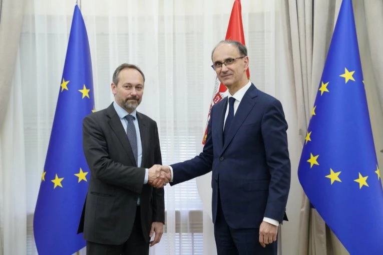 "SRBIJA JE POSVEĆENA EVROPSKIM VREDNOSTIMA" Premijer Đuro Macut sa ambasadorima zemalja EU - podrška Srbiji na evropskom putu