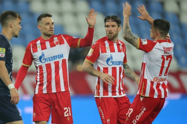 CRVENO-BELI NA KORAK OD DUPLE KRUNE: Zvezda savladala Napredak - KIŠA GOLOVA na Marakani! (VIDEO)