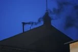 CRNI DIM NAD RIMOM: Prvi dan konklave bez izbora pape