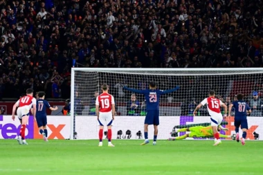 BRUKA ZA BRUKOM! Vitinja očajno izveo penal, na drugoj strani Saka promašio prazan gol! (VIDEO)
