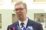 "TO ŠTO ONI RADE PREDSTAVLJA VODODELNICU IZMEĐU NAS!" Vučić o skandaloznom snimku sečenja torte sa njegovim likom: "U Srbiji bi da me seku od vrata, usta, a ja sam ovde, U SRCU MOSKVE!"