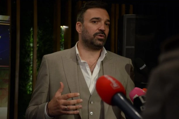OČEKUJU DŽENTLMENSKO VEČE, A NA DRUGOJ PESMI SE RASKOPČAM... Ivan Bosiljčić ŠOKIRAO, pa uporedio koncerte Marije Šerifović i Jelene Tomašević!