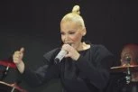 NATAŠA BEKVALAC SLABA NA SPORTISTE! Opkolili je na nastupu, ona progovorila o UDAJI!