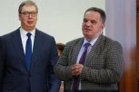 DEJAN VUK STANKOVIĆ REAGOVAO NA SKANDALOZNI SNIMAK SEČENJA TORTE SA LIKOM VUČIĆA! "To je nastavak destruktivne kampanje"
