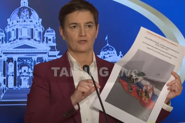 BRNABIĆEVA OTKRILA STRAVIČNE DETALJE O STUDENTIMA BLOKADERIMA! Organizovali izložbu u SKC pa tražili da se cipele brišu srpskom zastavom