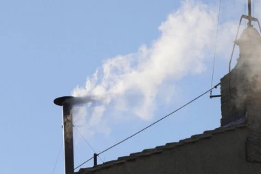 IZABRAN NOVI PAPA! Iz Sikstinske kapele pušten beli dim