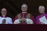 NOVI PAPA SE POJAVIO NA BALKONU! Masa u Vatikanu kliče Robertu Fransisu Prevostu: "MIR SVIMA VAMA" (VIDEO)