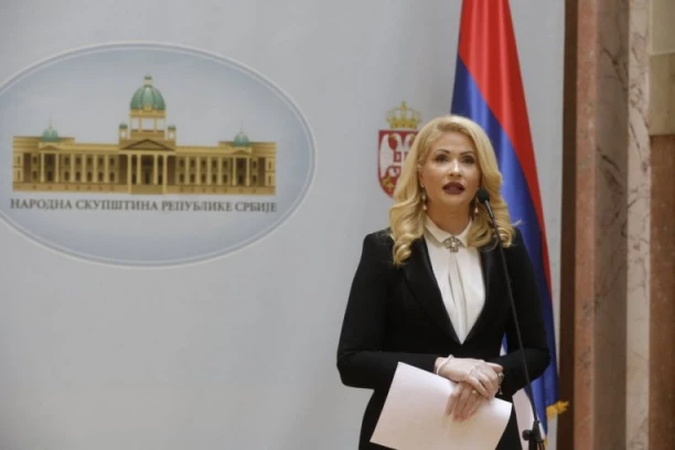 "MARINIKI TEPIĆ SU NAROD I DRŽAVA UVEK BILI NA DRUGOM MESTU!" Oglasila se Sandra Božić!