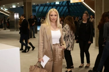 3.000 EVRA NOSILA U RUCI! Milica Todorović zasenila sve na koncertu Marije Šerifović, VILICE PADAJU! (GALERIJA+VIDEO)
