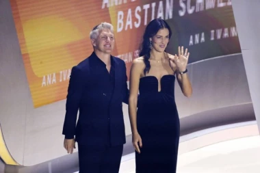 DOK ANA DANIMA ĆUTI, BASTIJAN NE PRESTAJE: Nemac van sebe od sreće - ovo bi Srpkinji moglo baš da zasmeta! (FOTO)