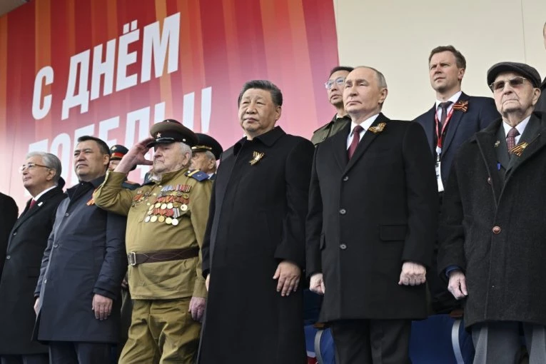 BRUKA: Evo šta su Britanci POKLONILI PUTINU za Dan pobede u Moskvi!