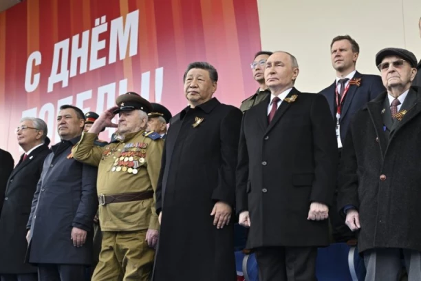 BRUKA: Evo šta su Britanci POKLONILI PUTINU za Dan pobede u Moskvi!