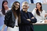 OVO MENJA SVE! DOK JE ANA ČUVALA SINOVE, BASTIJAN JE VODIO RAČUNA O TRUDNOJ ESTER! Isplivale šokantne fotografije - nemačka voditeljka sa stomakom do zuba!